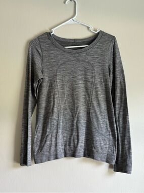 lululemon athletica Long Sleeve base layer Crew Top - Heather Gray